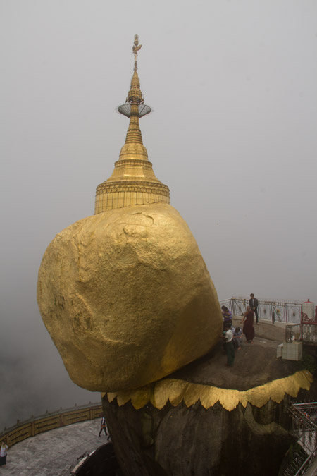 1_Kyaiktiyo-Pagoda-2